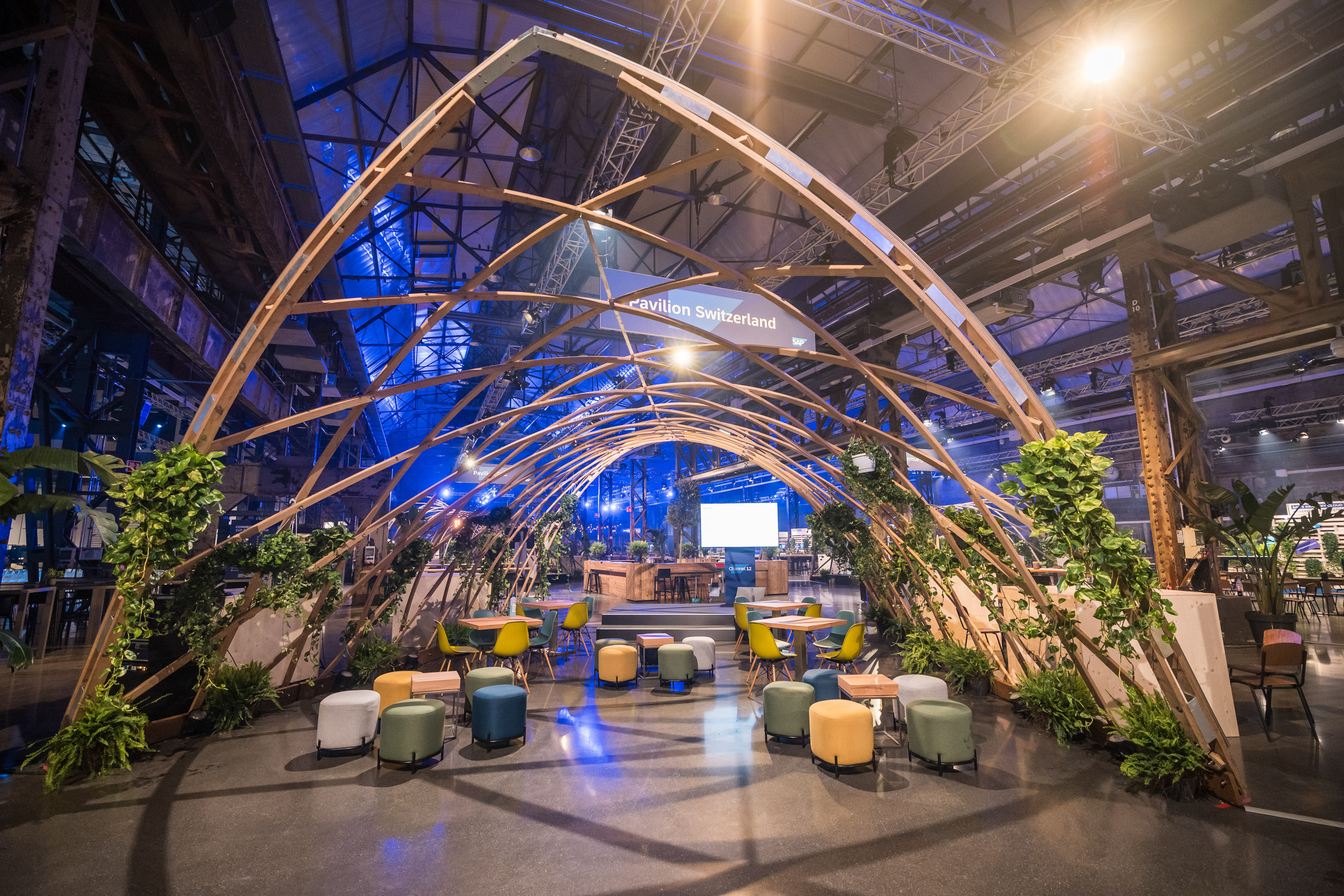 Setup der Pavilions Marketplaces als Treffpunkt für Teilnehmende auf der CONNECT 2023